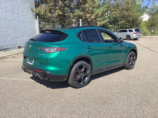 Verde Fangio Metallic 2025 Alfa Romeo Stelvio Veloce