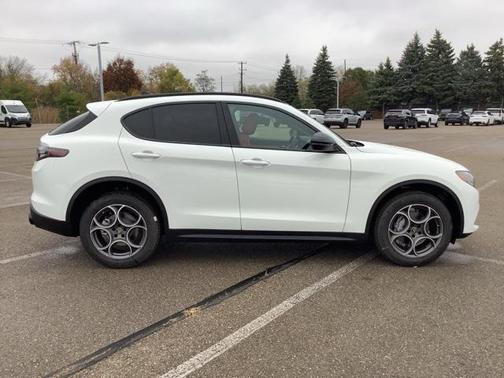 2025 Alfa Romeo Stelvio Sprint AWD