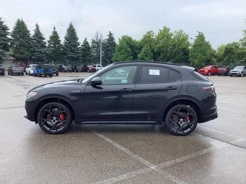 2025 Alfa Romeo Stelvio Sprint AWD