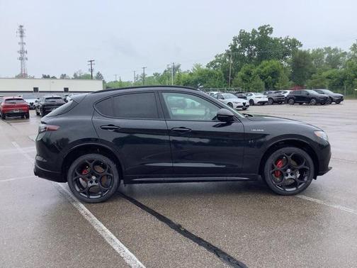2025 Alfa Romeo Stelvio Sprint AWD