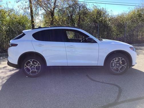 2025 Alfa Romeo Stelvio Sprint AWD