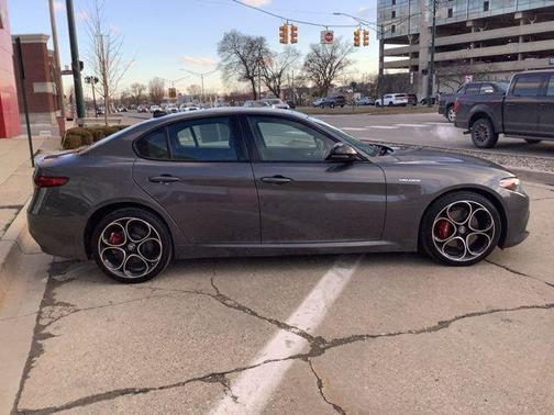 2023 Alfa Romeo Giulia Veloce AWD