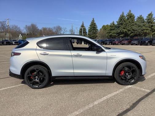2025 Alfa Romeo Stelvio Sprint AWD