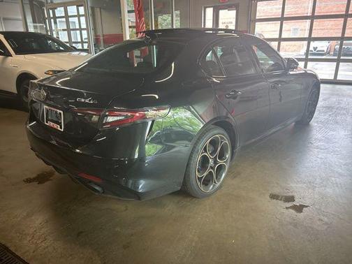 Vulcano Black Metallic 2025 Alfa Romeo Giulia Intensa AWD
