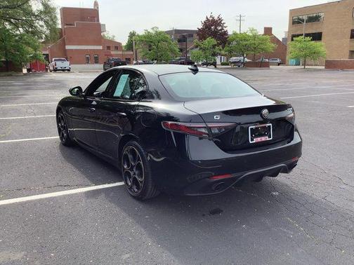 Vulcano Black Metallic 2025 Alfa Romeo Giulia Intensa AWD