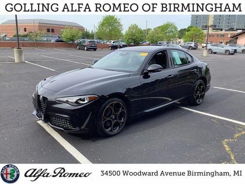 Vulcano Black Metallic 2025 Alfa Romeo Giulia Intensa AWD