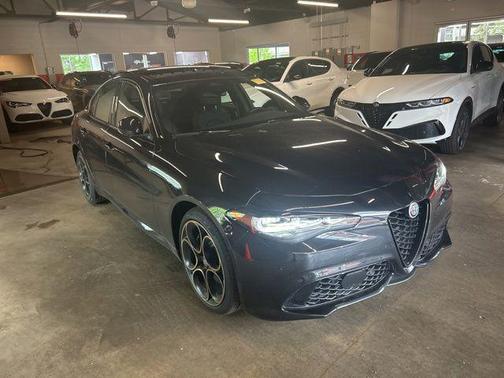 Vulcano Black Metallic 2025 Alfa Romeo Giulia Intensa AWD