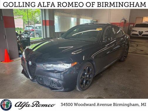 Vulcano Black Metallic 2025 Alfa Romeo Giulia Intensa AWD