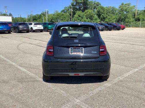 2025 FIAT 500e Icona FWD