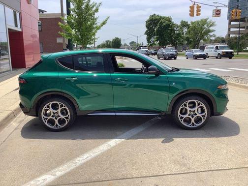 Verde Fangio Metallic 2024 Alfa Romeo Tonale Ti EAWD