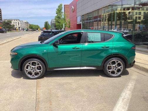 Verde Fangio Metallic 2024 Alfa Romeo Tonale Ti EAWD