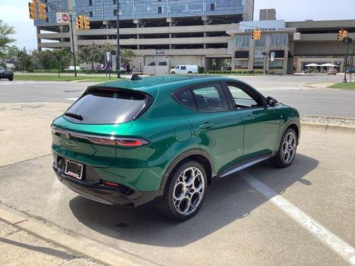 Verde Fangio Metallic 2024 Alfa Romeo Tonale Ti EAWD