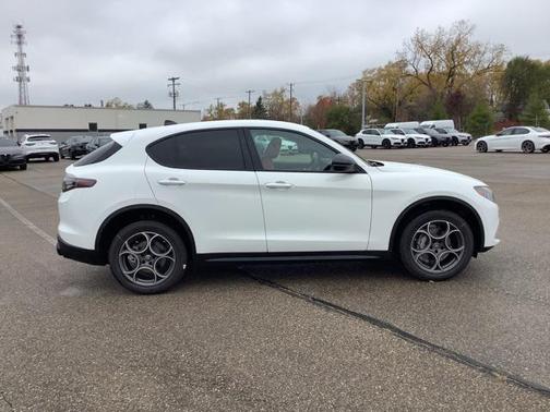 2025 Alfa Romeo Stelvio Sprint AWD
