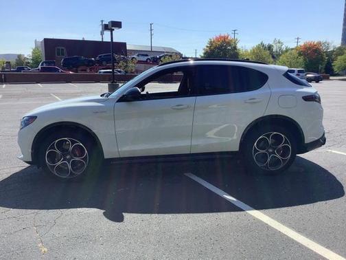 2025 Alfa Romeo Stelvio Sprint AWD