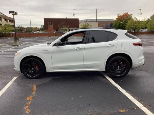2023 Alfa Romeo Stelvio Veloce AWD