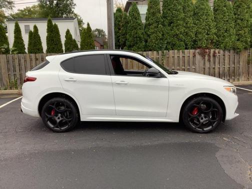 2023 Alfa Romeo Stelvio Veloce AWD