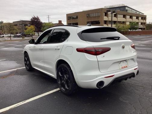 2023 Alfa Romeo Stelvio Veloce AWD