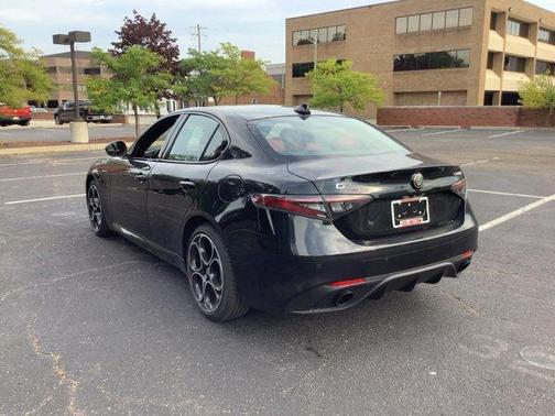 Vulcano Black Metallic 2026 Alfa Romeo Giulia AWD