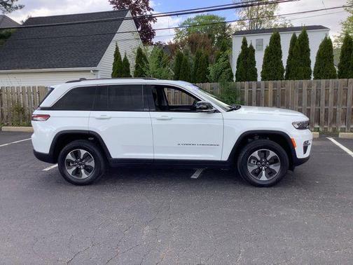 Bright White Clearcoat 2022 Jeep Grand Cherokee 4xe Base