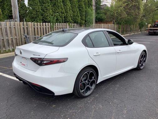 Milano White 2025 Alfa Romeo Giulia AWD