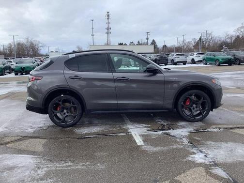 2025 Alfa Romeo Stelvio Sprint AWD