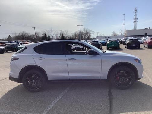 2025 Alfa Romeo Stelvio Sprint AWD