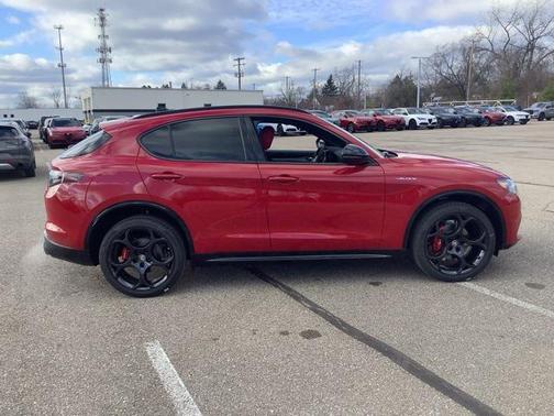 2025 Alfa Romeo Stelvio Sprint AWD