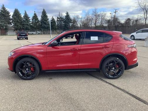 2025 Alfa Romeo Stelvio Sprint AWD
