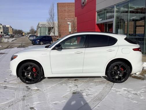 2023 Alfa Romeo Stelvio Veloce AWD