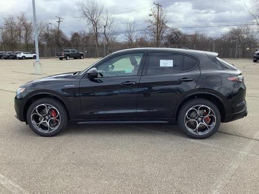 2025 Alfa Romeo Stelvio Sprint AWD