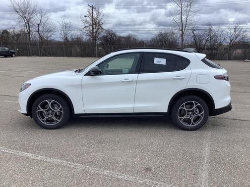 2025 Alfa Romeo Stelvio Sprint AWD