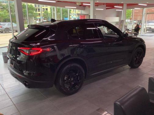 Vulcano Black Metallic 2025 Alfa Romeo Stelvio Base