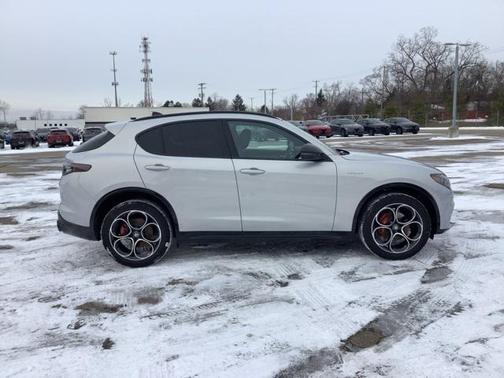 2025 Alfa Romeo Stelvio Sprint AWD
