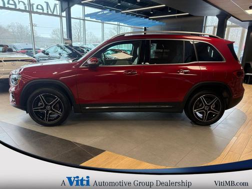 MANUFAKTUR Patagonia Red Metallic 2026 Mercedes-Benz GLB 250 4MATIC