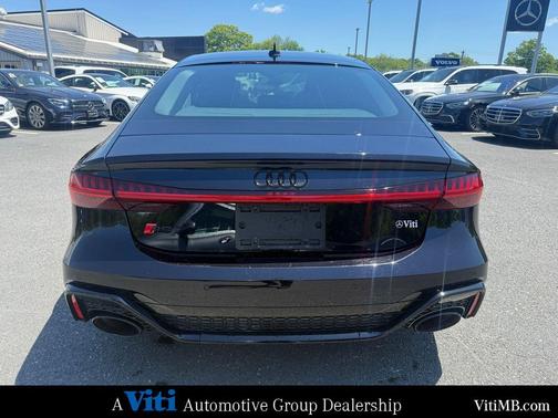 Sebring Black Crystal Effect 2023 Audi RS 7 4.0T