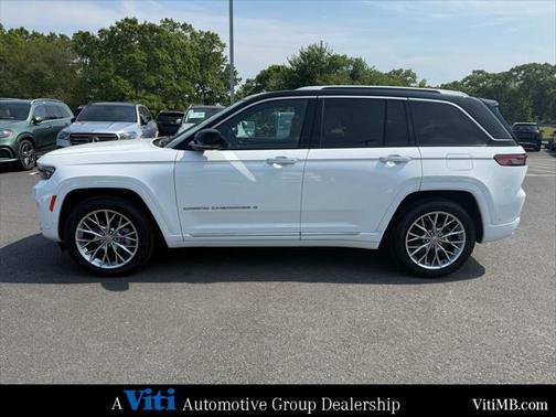 2022 Jeep Grand Cherokee Summit