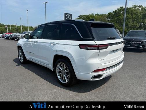 2022 Jeep Grand Cherokee Summit