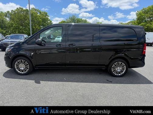 Obsidian Black Metallic 2022 Mercedes-Benz Metris Base