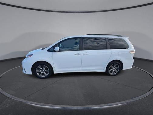 2019 Toyota Sienna SE