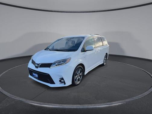 2019 Toyota Sienna SE