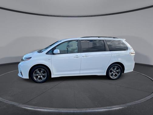2019 Toyota Sienna SE