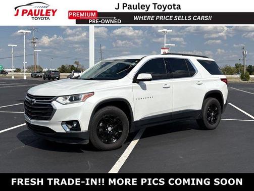 Iridescent Pearl Tricoat 2019 Chevrolet Traverse LT Cloth