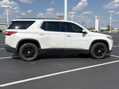 Iridescent Pearl Tricoat 2019 Chevrolet Traverse LT Cloth