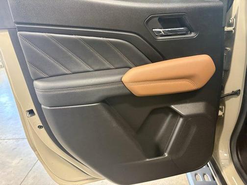 Desert Sand Metallic 2024 GMC Canyon AT4