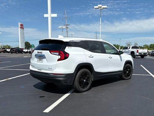 Summit White 2024 GMC Terrain SLE