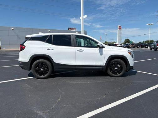 Summit White 2024 GMC Terrain SLE