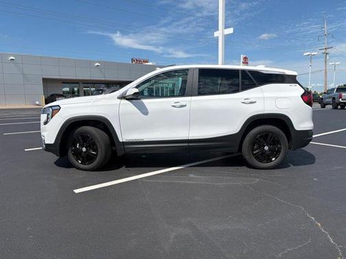 Summit White 2024 GMC Terrain SLE