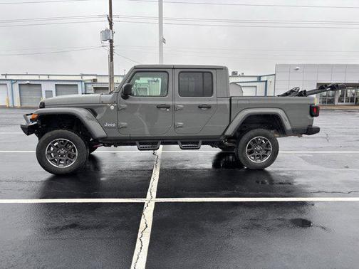2022 Jeep Gladiator Overland