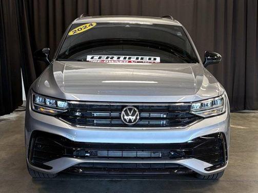Pyrite Silver Metallic 2024 Volkswagen Tiguan 2.0T SE R-Line Black