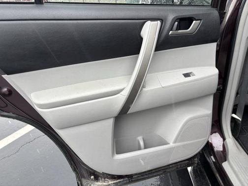 2013 Toyota Highlander SE